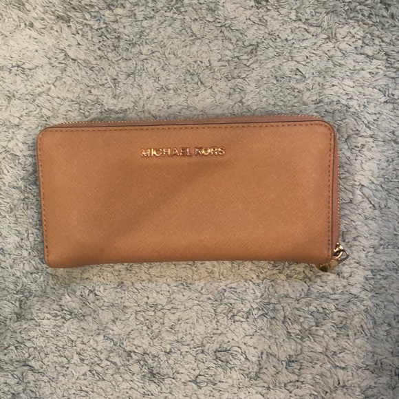 Authentic MIchael Kors wallet - Picture 1 of 3